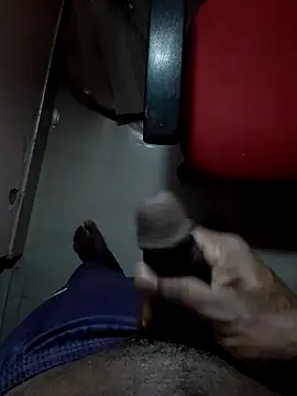 Snapshot of SuranSexy33 chatting on 21, 12, 2024 SuranSexy33 online show from 21, 12, 2024