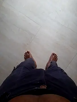 Snapshot of SuranSexy33 chatting on 2, 1, 2025 SuranSexy33 online show from 2, 1, 2025