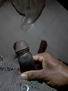 Snapshot of SuranSexy33 chatting on 5, 1, 2025 SuranSexy33 online show from 5, 1, 2025