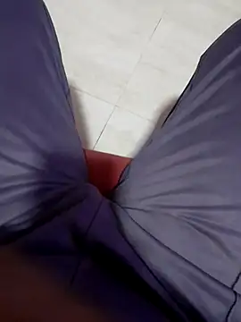 Snapshot of SuranSexy33 chatting on 22, 2, 2025 SuranSexy33 online show from 22, 2, 2025