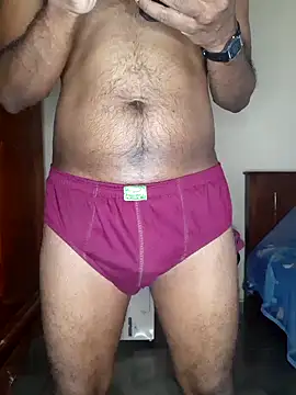 Snapshot of SuranSexy33 chatting on 18, 10, 2025 SuranSexy33 online show from 18, 10, 2025