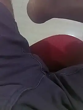 Snapshot of SuranSexy33 chatting on 21, 11, 2025 SuranSexy33 online show from 21, 11, 2025