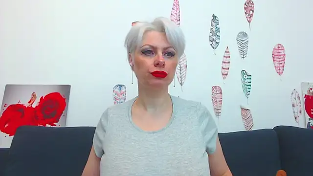 Snapshot of ForeverBarbie_ chatting on 16, 11, 2025 ForeverBarbie online show from 16, 11, 2025