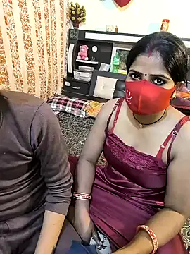 Snapshot of Indian_Lust_Couple chatting on 5, 1, 2025 Indian Lust Couple online show from 5, 1, 2025