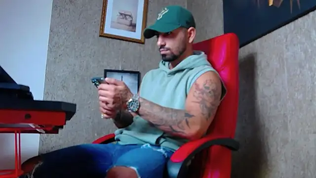 Snapshot of NigelBoydXXX chatting on 18, 12, 2024 NigelBoydXXX online show from 18, 12, 2024