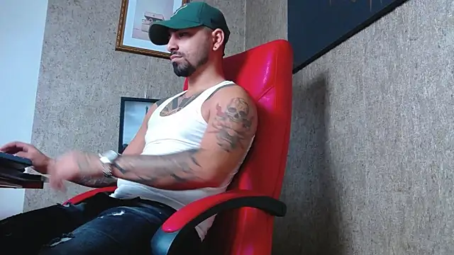 Snapshot of NigelBoydXXX chatting on 8, 1, 2025 NigelBoydXXX online show from 8, 1, 2025