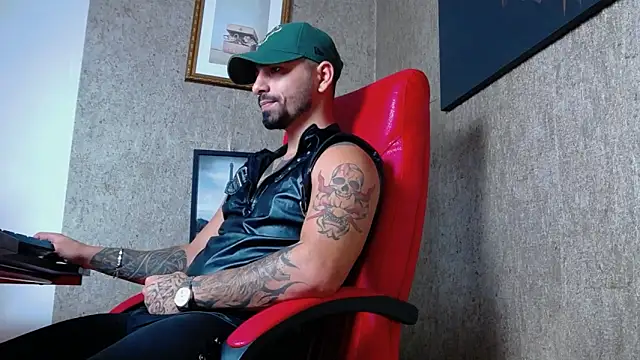 Snapshot of NigelBoydXXX chatting on 9, 1, 2025 NigelBoydXXX online show from 9, 1, 2025
