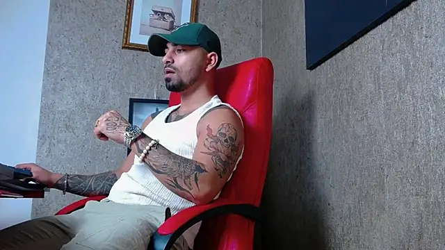Snapshot of NigelBoydXXX chatting on 21, 1, 2025 NigelBoydXXX online show from 21, 1, 2025