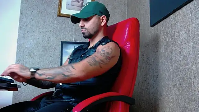 Snapshot of NigelBoydXXX chatting on 25, 1, 2025 NigelBoydXXX online show from 25, 1, 2025