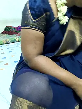Snapshot of MaaliiiPonuTamil chatting on 19, 5, 2026 MaaliiiPonuTamil online show from 19, 5, 2026