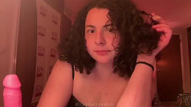 Snapshot of RaspberryTommyFTM chatting on 29, 10, 2025 RaspberryTommyFTM online show from 29, 10, 2025