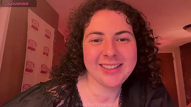 Snapshot of RaspberryTommyFTM chatting on 2, 12, 2025 RaspberryTommyFTM online show from 2, 12, 2025