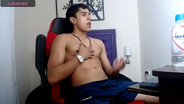 Snapshot of karlgiles_ chatting on 15, 12, 2024 karlgiles online show from 15, 12, 2024