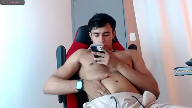 Snapshot of karlgiles_ chatting on 1, 3, 2025 karlgiles online show from 1, 3, 2025