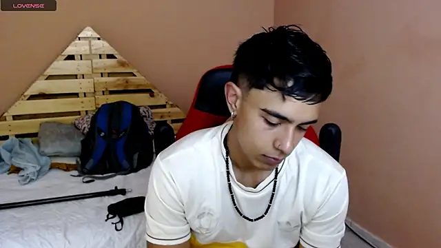 Snapshot of karlgiles_ chatting on 20, 3, 2025 karlgiles online show from 20, 3, 2025