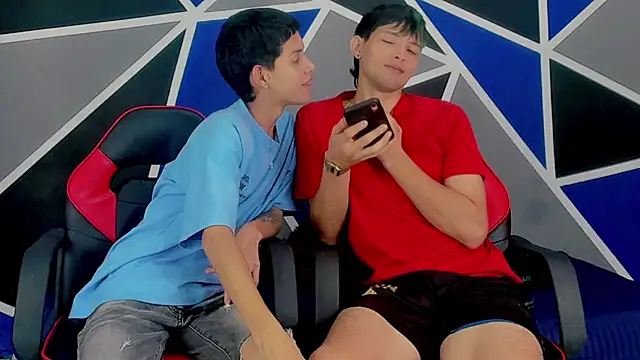 Snapshot of migueyalejo_teens chatting on 2, 2, 2025 migueyalejo teens online show from 2, 2, 2025