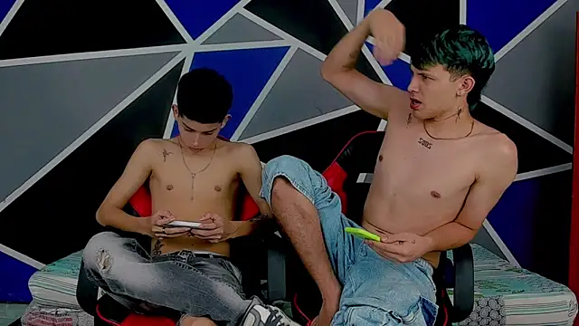 Snapshot of migueyalejo_teens chatting on 14, 3, 2025 migueyalejo teens online show from 14, 3, 2025