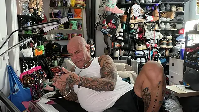 Snapshot of joeytatts66 chatting on 11, 7, 2026 joeytatts66 online show from 11, 7, 2026