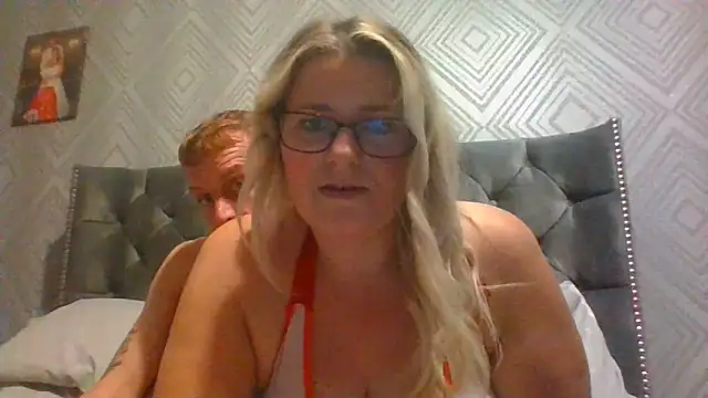 Snapshot of SweetXCandyX chatting on 6, 11, 2025 SweetXCandyX online show from 6, 11, 2025