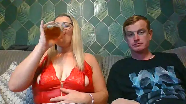 Snapshot of SweetXCandyX chatting on 28, 11, 2025 SweetXCandyX online show from 28, 11, 2025