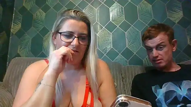 Snapshot of SweetXCandyX chatting on 4, 12, 2025 SweetXCandyX online show from 4, 12, 2025