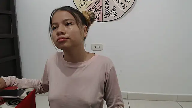 Snapshot of Naomi991 chatting on 15, 9, 2025 Naomi991 online show from 15, 9, 2025