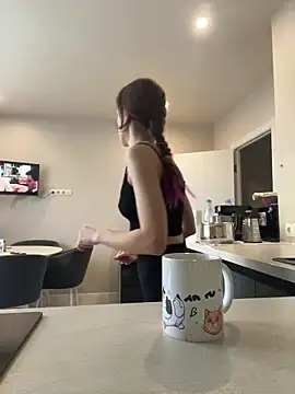 Kathleen Meow online show from 17, 12, 2025