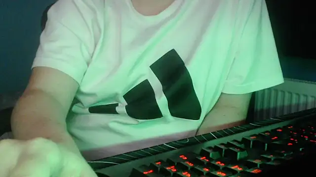 Snapshot of Scotland_100 chatting on 24, 11, 2025 Scotland 100 online show from 24, 11, 2025