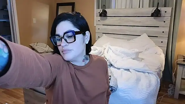 Snapshot of TexasTattooedHouseWife chatting on 11, 3, 2025 TexasTattooedHouseWife online show from 11, 3, 2025