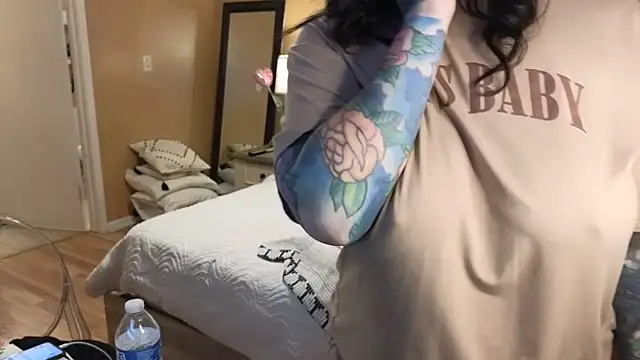 Snapshot of TexasTattooedHouseWife chatting on 12, 3, 2025 TexasTattooedHouseWife online show from 12, 3, 2025