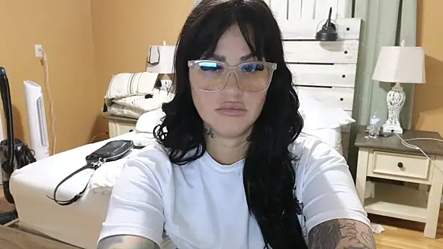 Snapshot of TexasTattooedHouseWife chatting on 20, 10, 2025 TexasTattooedHouseWife online show from 20, 10, 2025