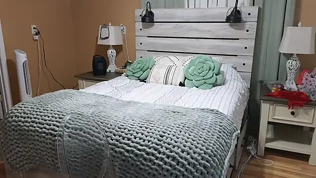 Snapshot of TexasTattooedHouseWife chatting on 6, 11, 2025 TexasTattooedHouseWife online show from 6, 11, 2025