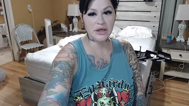 TexasTattooedHouseWife online show from 10, 4, 2026