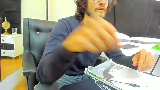 Snapshot of Loggan_donnelly chatting on 6, 3, 2025 Loggan donnelly online show from 6, 3, 2025