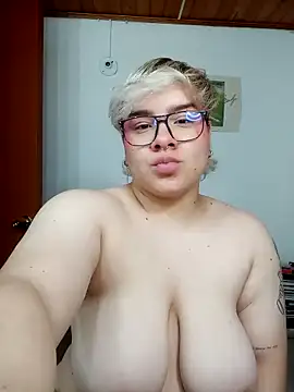 Snapshot of amalia_love chatting on 7, 11, 2025 amalia love online show from 7, 11, 2025