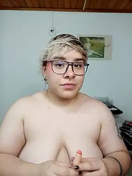 Snapshot of amalia_love chatting on 9, 11, 2025 amalia love online show from 9, 11, 2025