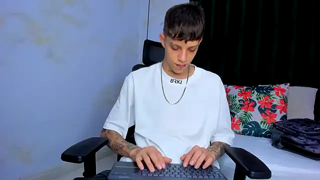 Snapshot of Adam_hard_ chatting on 17, 1, 2025 Adam hard  online show from 17, 1, 2025