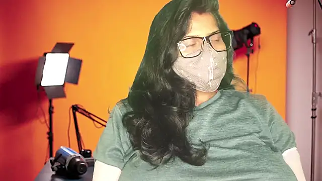 Snapshot of mamoni91 chatting on 12, 11, 2025 mamoni91 online show from 12, 11, 2025