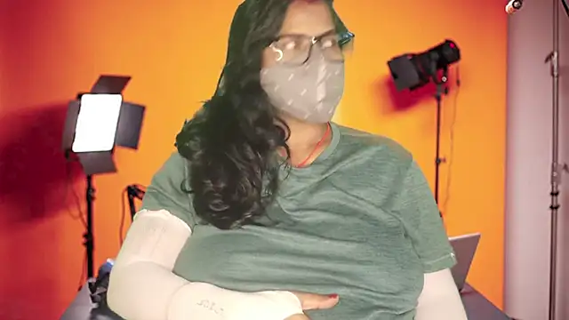 Snapshot of mamoni91 chatting on 26, 11, 2025 mamoni91 online show from 26, 11, 2025