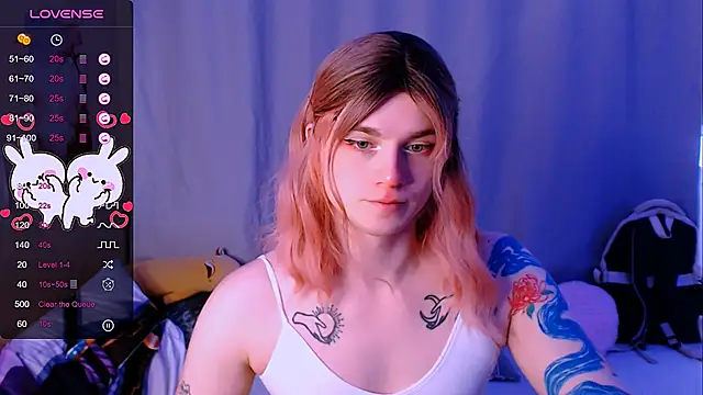 Snapshot of Alice_Hells chatting on 20, 11, 2025 Alice Hells online show from 20, 11, 2025