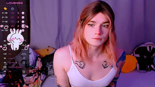 Snapshot of Alice_Hells chatting on 25, 11, 2025 Alice Hells online show from 25, 11, 2025