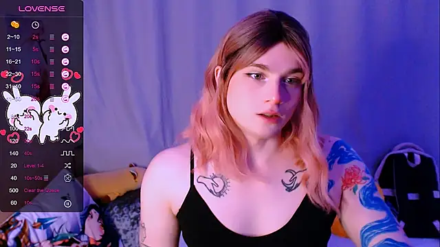 Snapshot of Alice_Hells chatting on 19, 12, 2025 Alice Hells online show from 19, 12, 2025