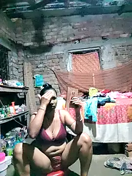 Snapshot of Hotty-dola chatting on 23, 2, 2025 Hotty-dola online show from 23, 2, 2025