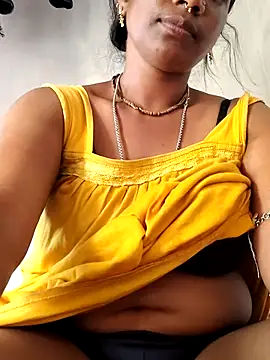 Snapshot of Hotty-dola chatting on 17, 10, 2025 Hotty-dola online show from 17, 10, 2025