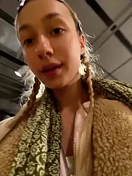 Lia  Love online show from 5, 10, 2025