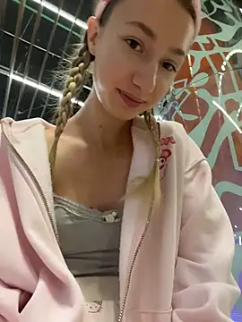 Lia  Love online show from 28, 10, 2025