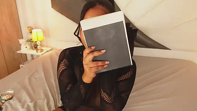 Snapshot of IzzyyBeelmonth chatting on 23, 12, 2024 IzzyyBeelmonth online show from 23, 12, 2024