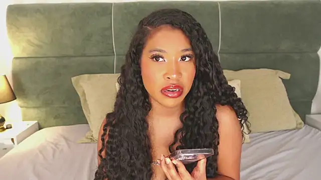 Snapshot of IzzyyBeelmonth chatting on 6, 3, 2025 IzzyyBeelmonth online show from 6, 3, 2025