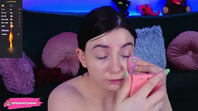 AveryWillow online show from 26, 3, 2026