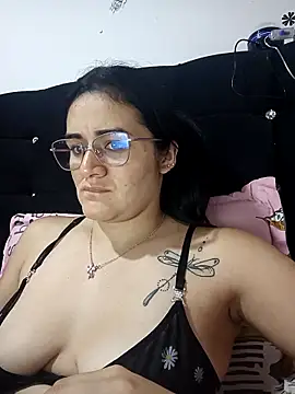 Snapshot of Hanna_Kinsley chatting on 4, 11, 2025 Hanna Kinsley online show from 4, 11, 2025